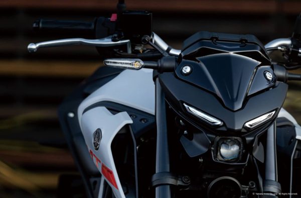 新型MT-03ABS購入の決め手はロボットみたいな顔