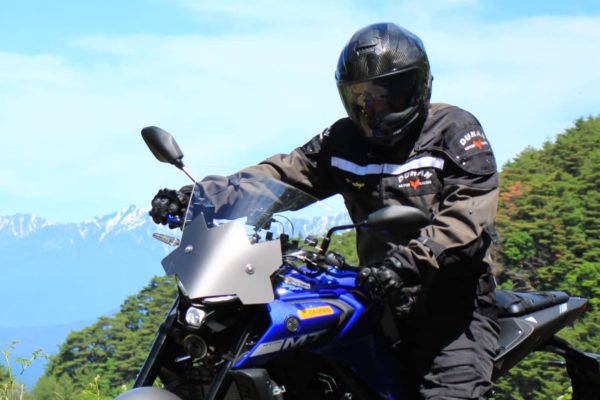 オッサンの安価なライディングジャケットとコミネのプロテクター