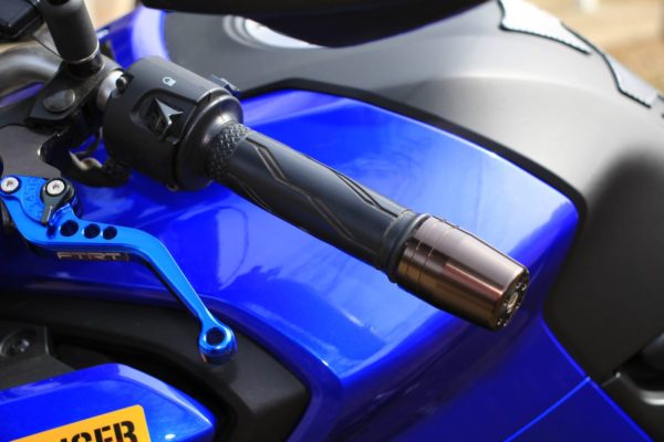 MT-03/25ABSのハンドルバーエンド交換方法と効果について