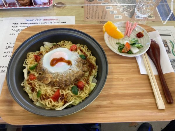 そうだ！ペレファカフェに行ってランチにしよう。