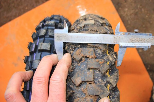 スクーターに履ける10インチのオフロードタイヤ2銘柄の比較結果