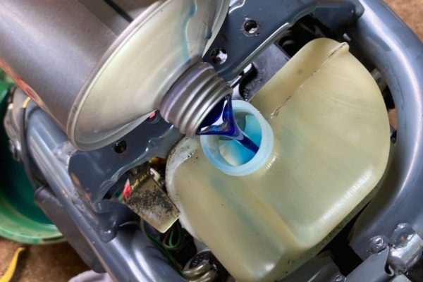 ジャンクスクーターのエンジンが焼きついていた原因と交換 ｜ バイクと